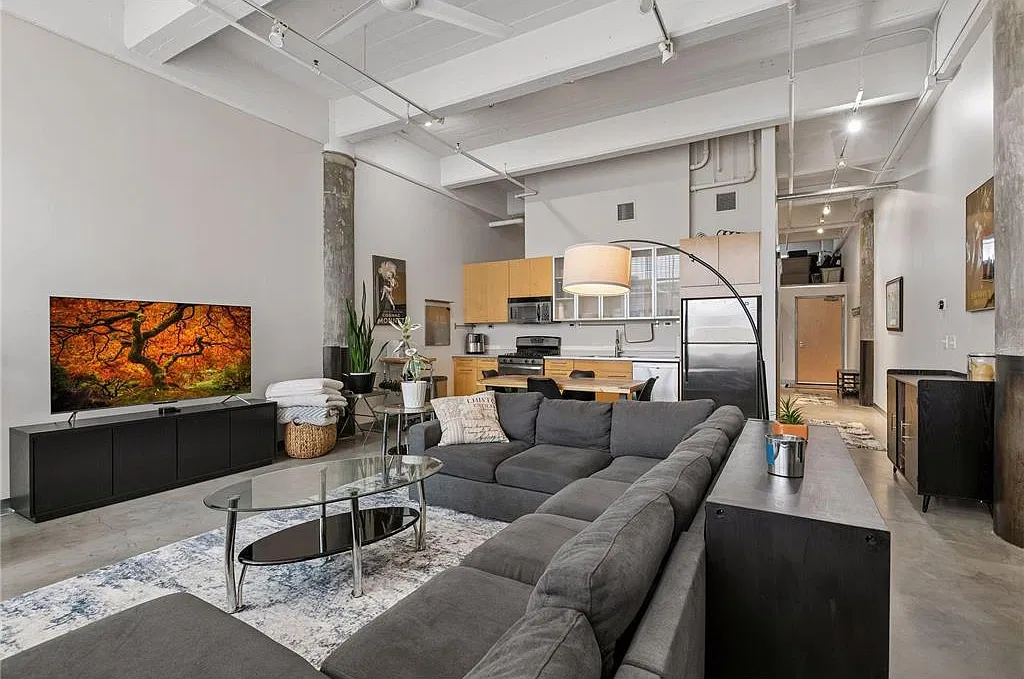 1 bed, 1010 sqft, $1,995 — Photo 4