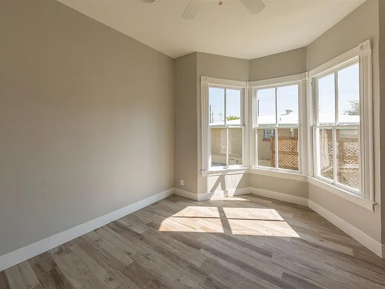 4307 Avenue Q — Photo 24