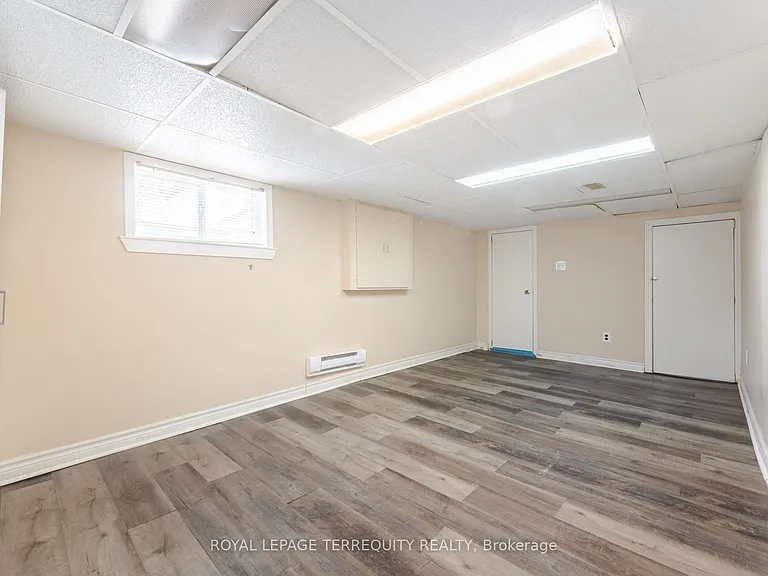 16 Royal Ave — Photo 33