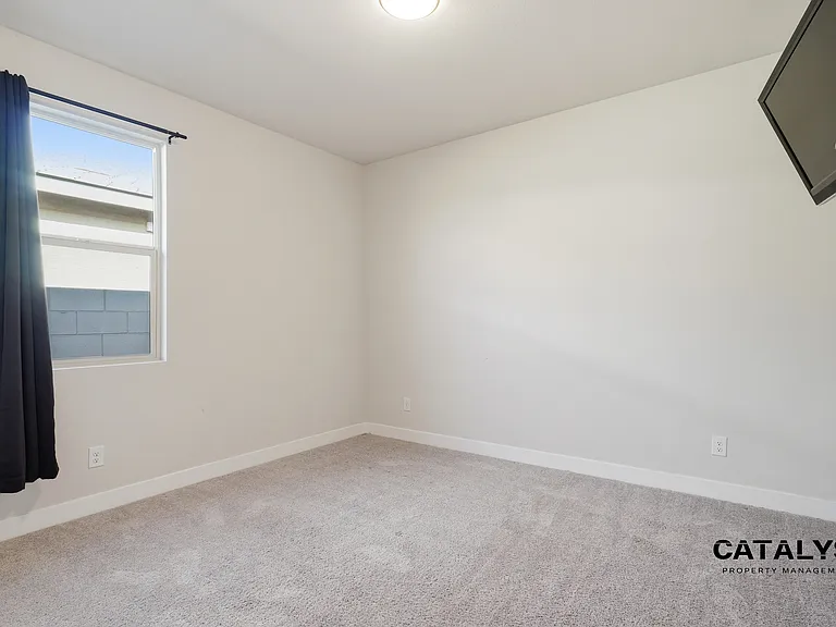 6926 W Winston Dr — Photo 26