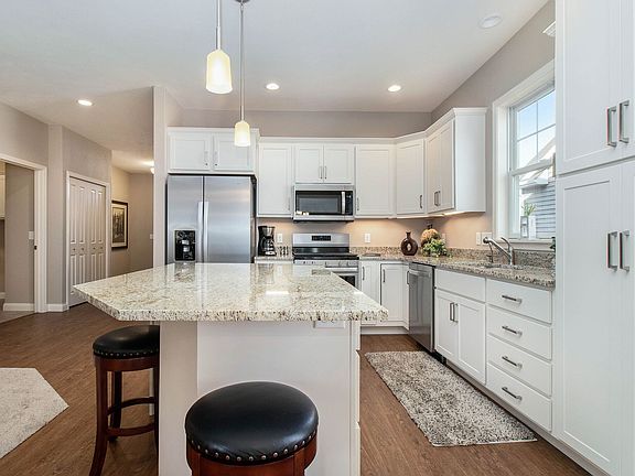4th image of 710 Winslow Dr