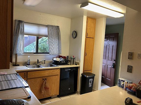 breakfast bar/kitchen