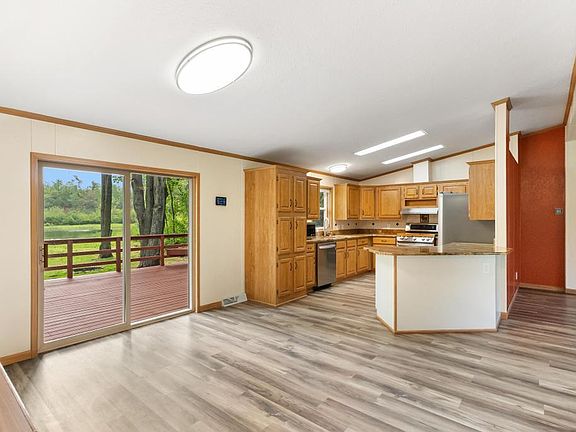 5th image of 5654 Little Canada Rd