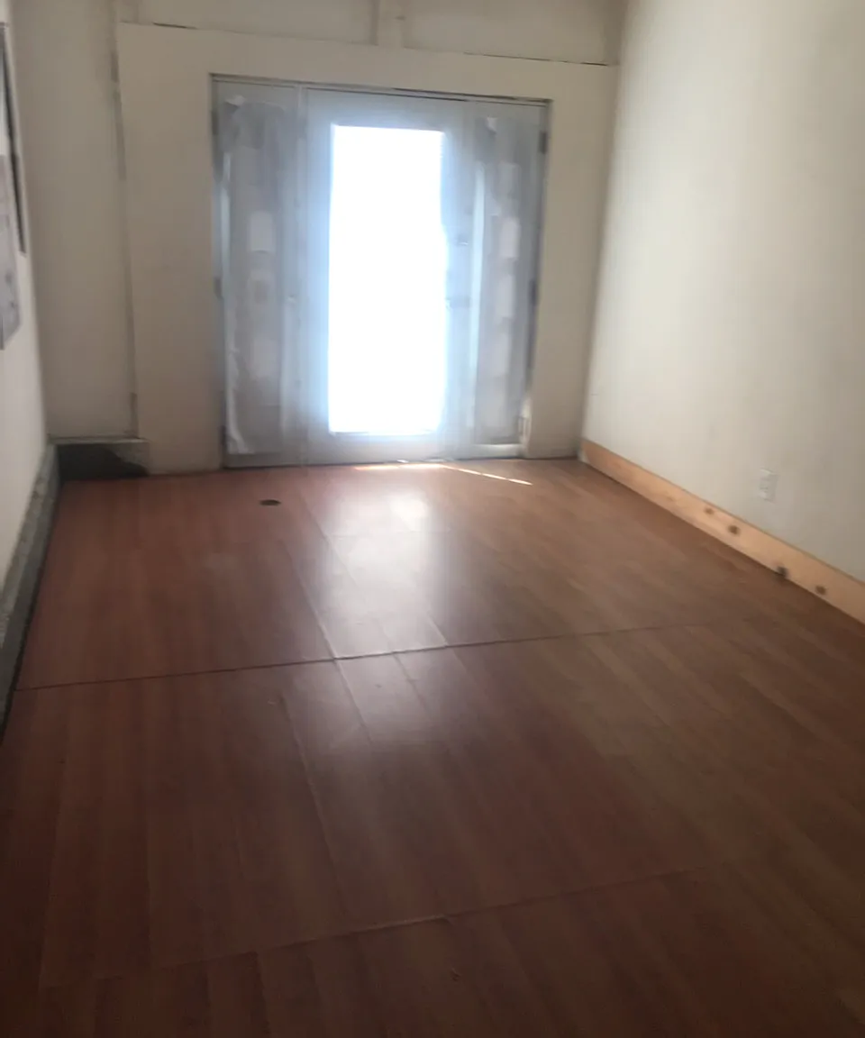 5 bed, 3725 sqft, $1,250 — Photo 1