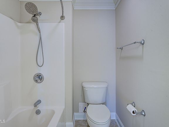 44th image of 405 Heather View Dr