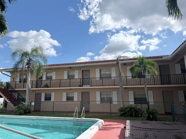 11280 W Sample Rd APT 8, Pompano Beach, FL 33065