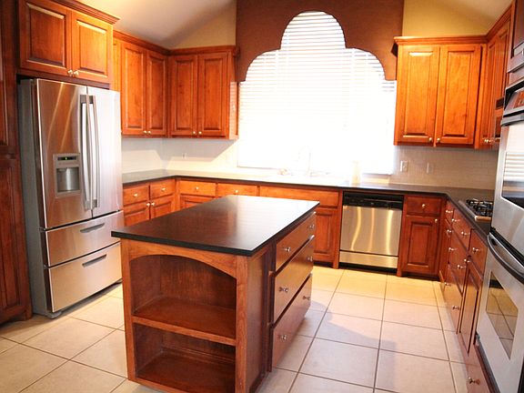4th image of 4821 Rosewood Dr