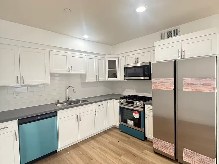 1505 W 208th St #505 — Photo 3
