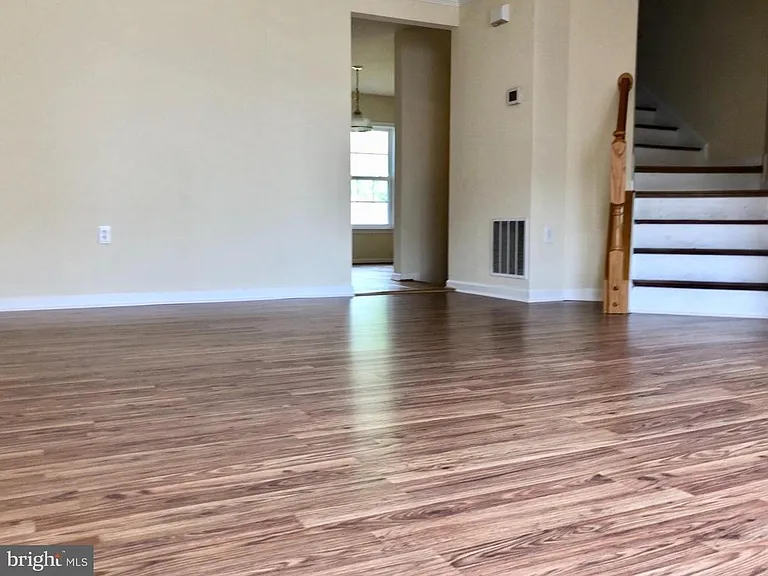 115 Eldon Dr — Photo 2
