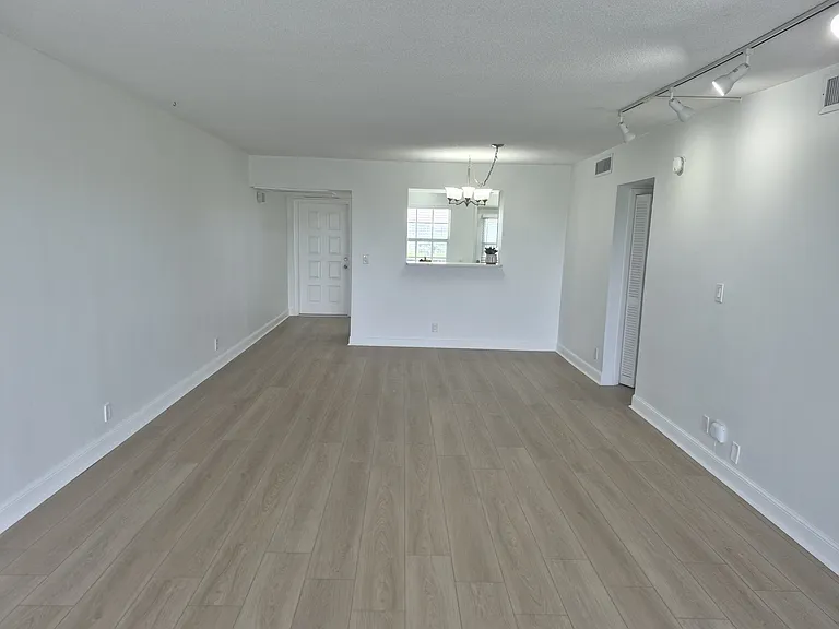 3050 N Palm Aire Dr #702 — Photo 38