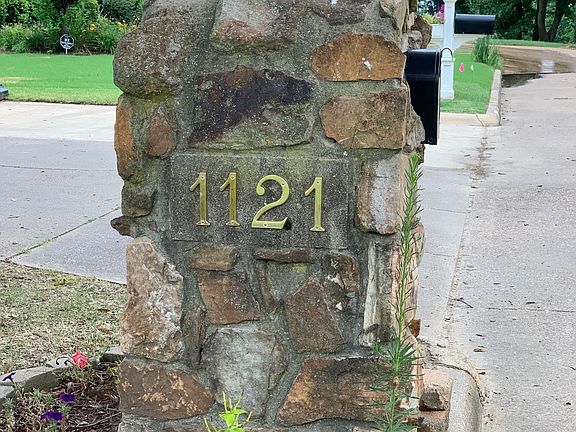 3rd image of 1121 Golf Links Dr
