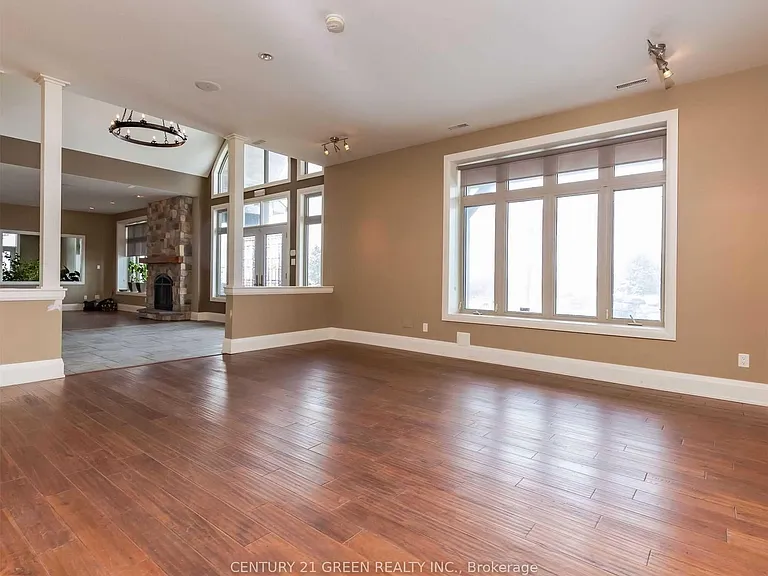 935689 Airport Rd — Photo 28