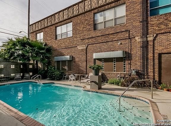 2nd image of 1331 S Flores St Suite 302