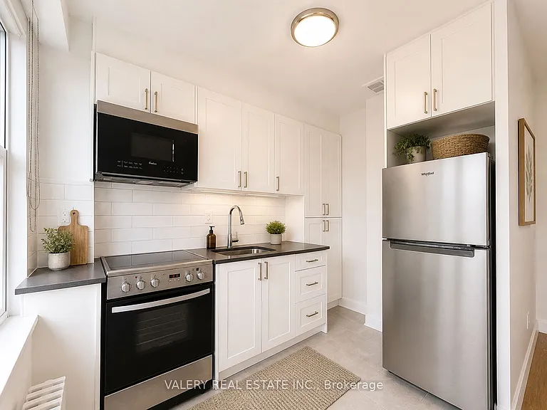 161 Saint George St #608 — Photo 3