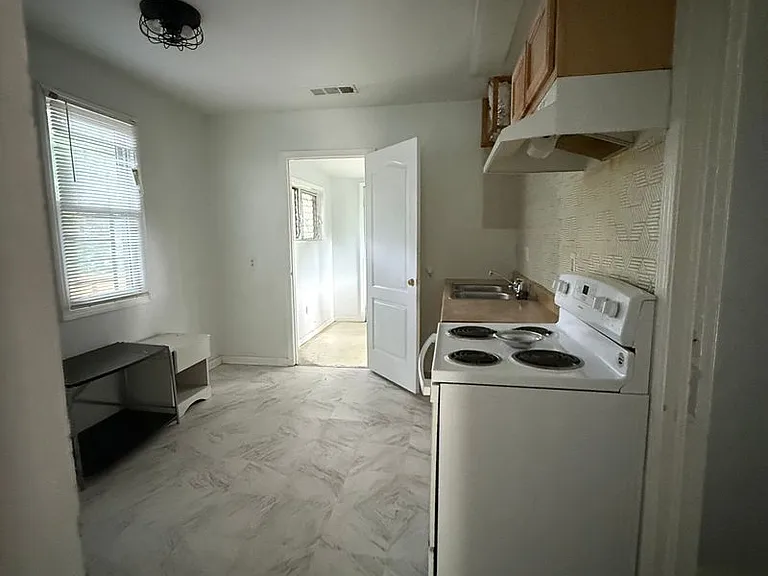 1356 Almont Dr SW — Photo 12