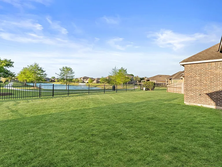 9615 Eden Ridge Ln — Photo 37