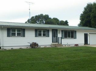 1008 4th St NW, Hampton, IA 50441