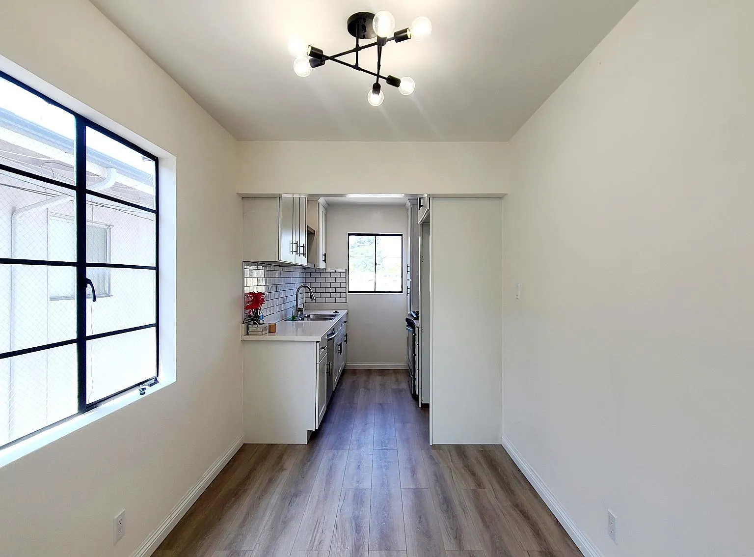 4017 W Magnolia Blvd — Photo 3