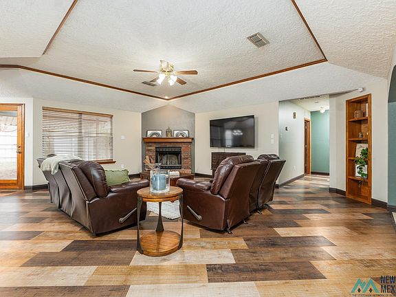 5th image of 120 Rosewood Dr