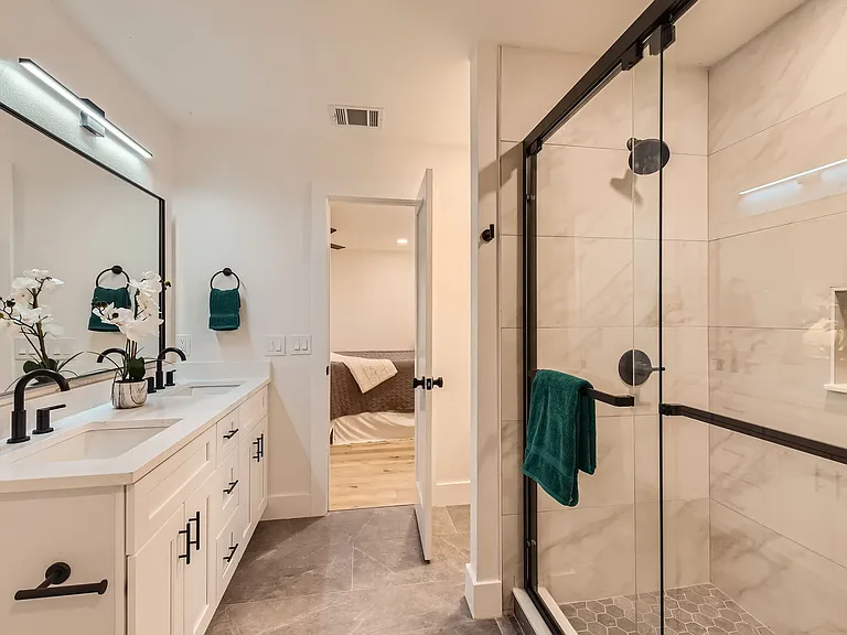 Master Bathroom Upstairs
