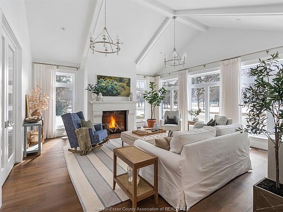 3rd image of 256 Pentilly Rd