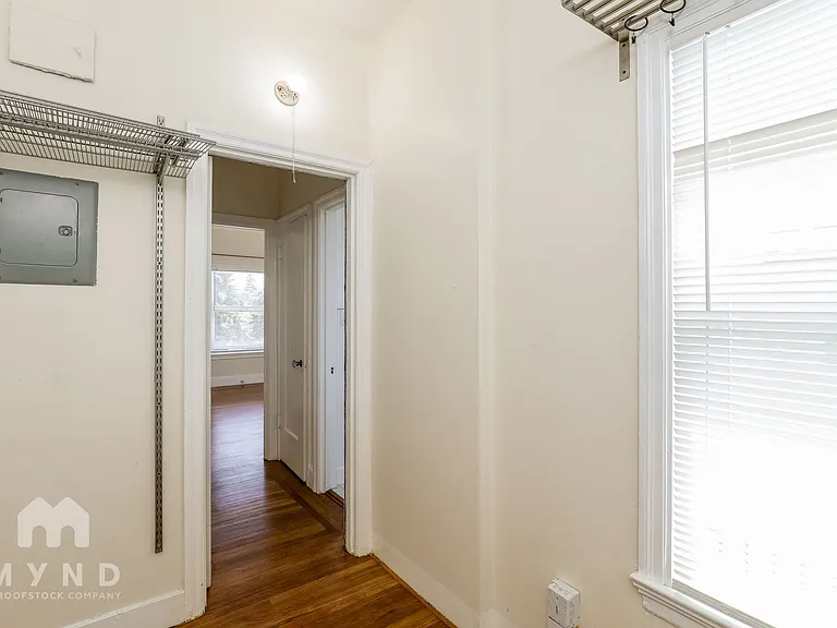 848 Erie St #4 — Photo 13