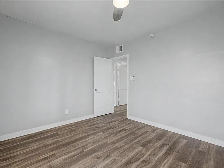 2116 N Forgeus Ave #B — Photo 16