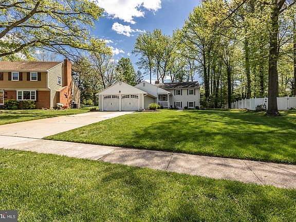 2nd image of 1365 Paddock Way