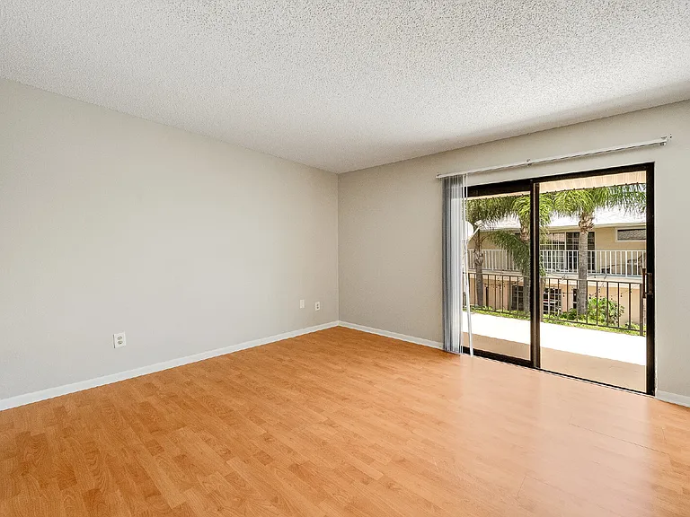 255 Paradise Blvd #10 — Photo 23