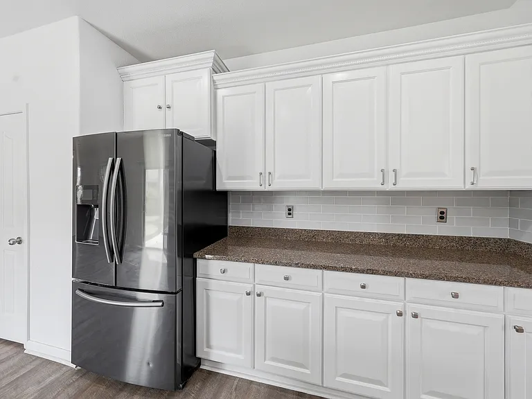 12175 W Chase Ln — Photo 9