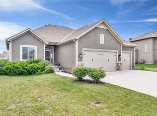 27903 E Lake Point Dr, Lees Summit, MO 64086