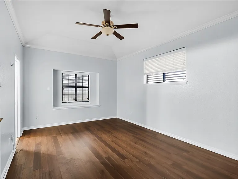 7658 Clearbrook Dr — Photo 15