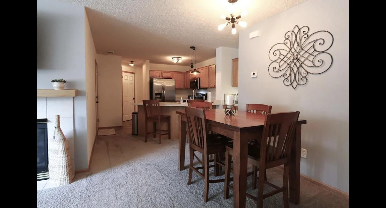 3 bed, 1441 sqft, $1,975 — Photo 4