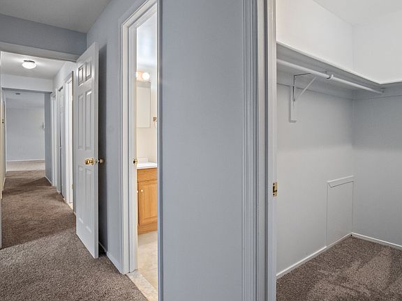 3rd image of 563 Florida Ave APT T4