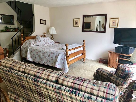 3rd image of 147 Wintergreen Way