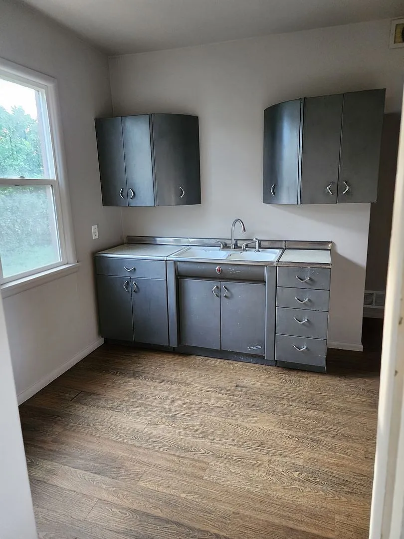 1 Bedroom Single-Family Home in Great Falls — Photo 3