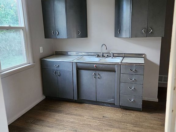 3rd image of 521 8th Ave S