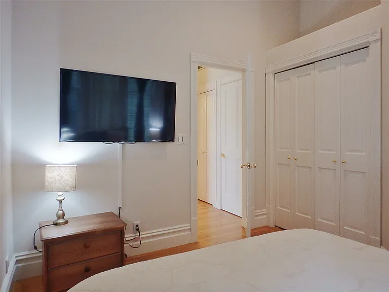 1944 Webster St #4 — Photo 7