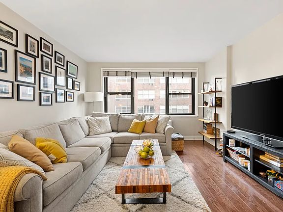 2nd image of 301 E 60th St #7C