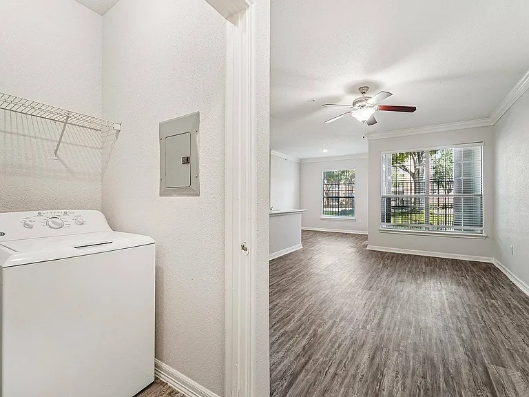 24-web-or-mls-4807 Pin Oak Park Unit 3101-S1809-002
