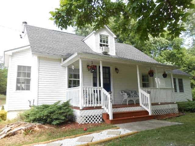 1st image of 989 QUAKER Lane