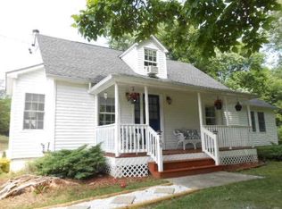 989 N Quaker Ln, Staatsburg, NY 12580
