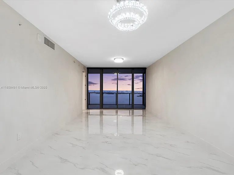 700 NE 24th St #4906 — Photo 7