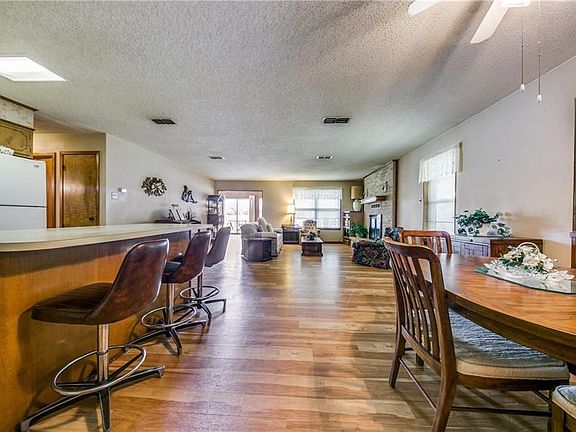 4th image of 120 Lark Dr