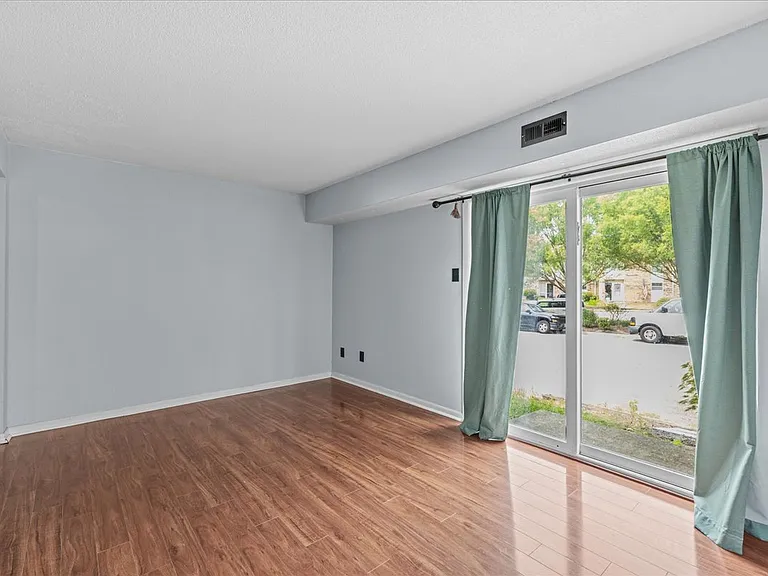 5021 Clairmont Ct — Photo 36