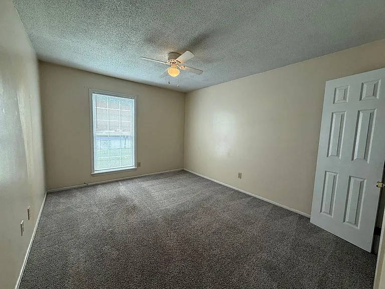107 Twinwood Ct — Photo 4