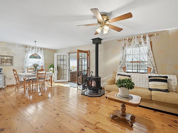 5th image of 79 Larchmont St