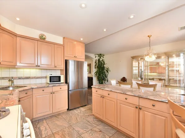 33-16 24th Avenue image 14 of 41