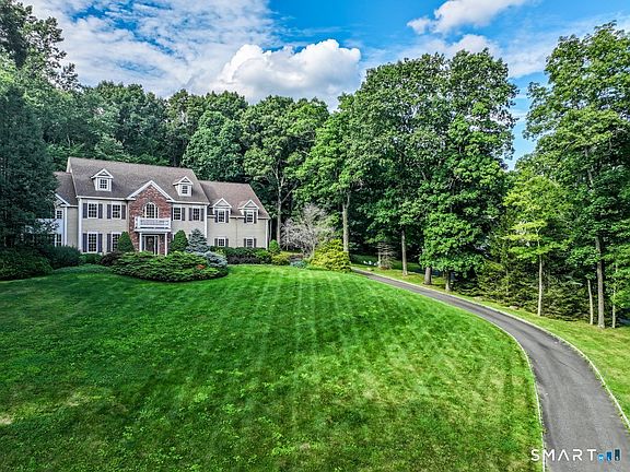 2nd image of 4 Mia Bella Drive
