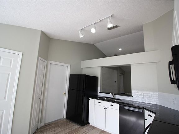 4th image of 5215 Watson Rd